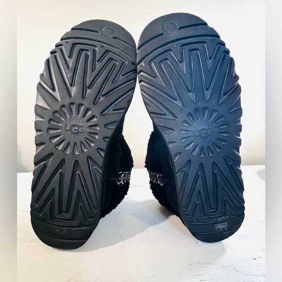 UGG Classic Ultra Mini Braid Boot, Lightweight, Women’s Black, Size 10 - Picture 4 of 8